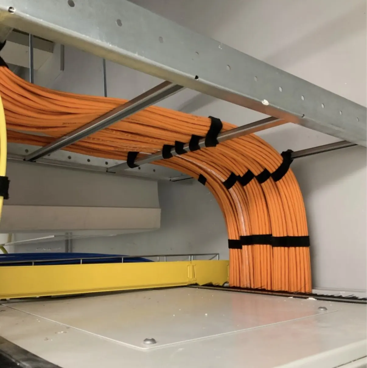 Meer kunststof boven het plafond dan in alle stopcontacten samen
